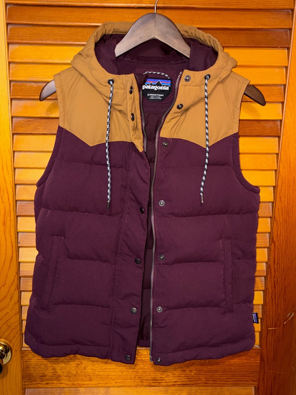 Patagonia Women’s Bivy Hooded Down Vest Maroon/Gold - size small